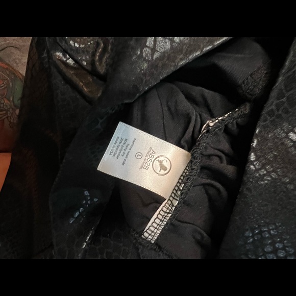 ABS2BE Snakeskin Leggings with scrunch booty - Picture 3 of 3